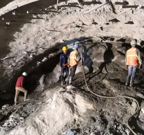 定海拱顶带模注浆料的施工流程及注意事项